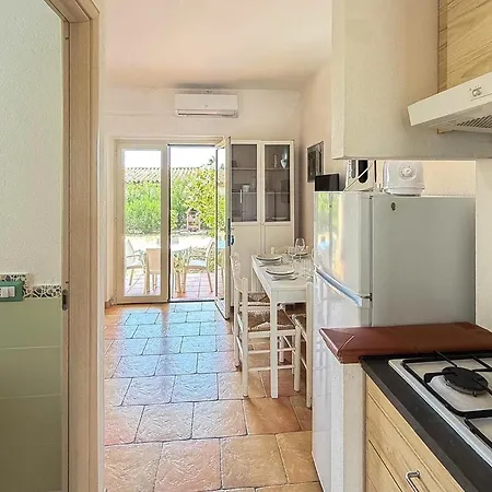 1 Bedroom Amazing In Appartement Costa Rei